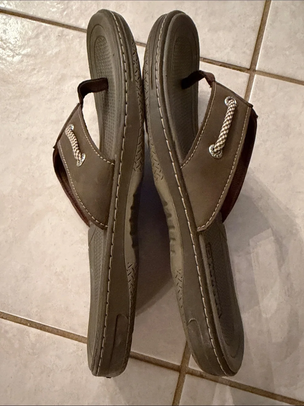 Sperry Men's Brown Leather Flip-Flop Sandals with Rope Accent - Picture 6 of 8